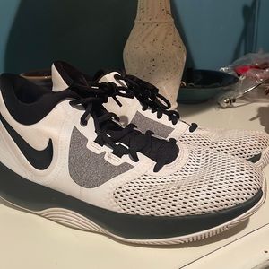 Size 8.5 Nike Air Precision 2